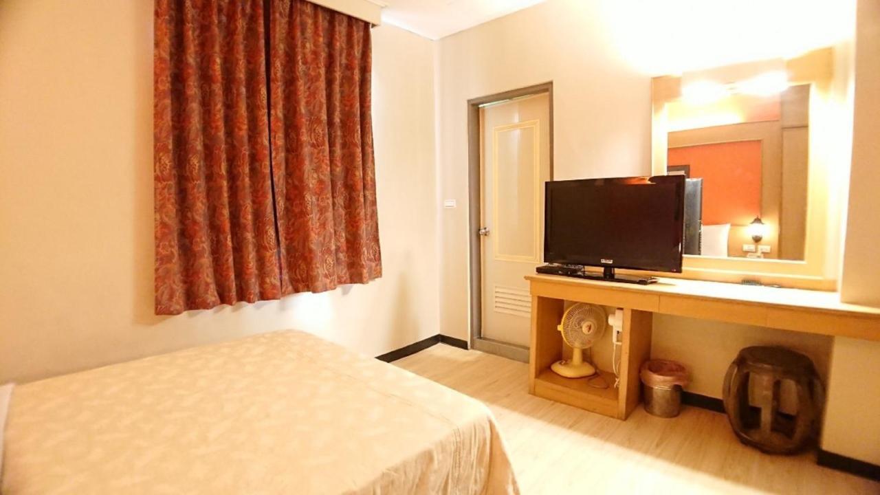 Yes Hotel Città di Chiayi Esterno foto